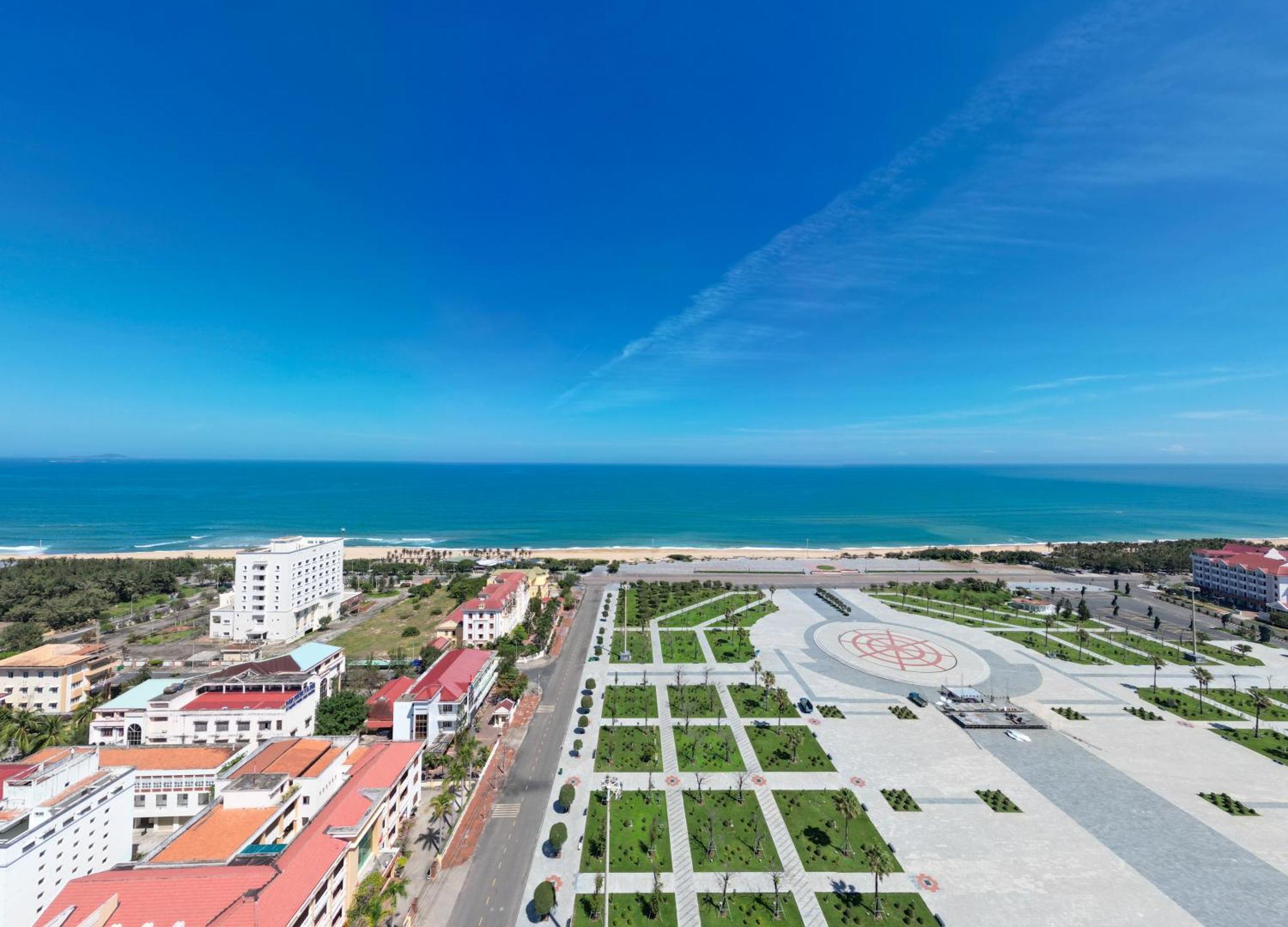 Wink Hotel Tuy Hoa Beach - 24Hrs Stay & Rooftop Pool Bar Екстер'єр фото
